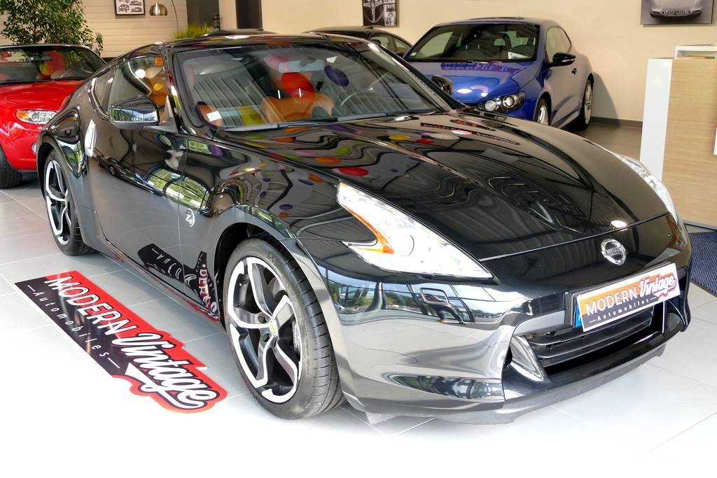 Nissan 370 Z Pack 3.7 V6 328 Auto 9