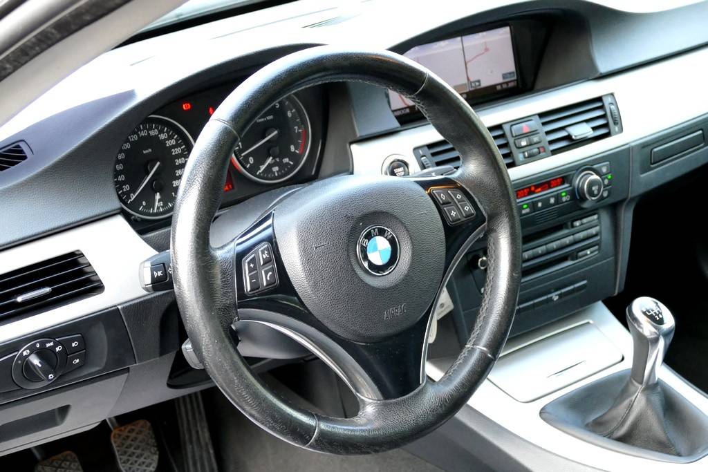 BMW 325xi Coupe E92 218cv 6