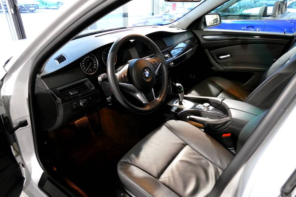 BMW 530dA Touring E61 235cv Luxe 14