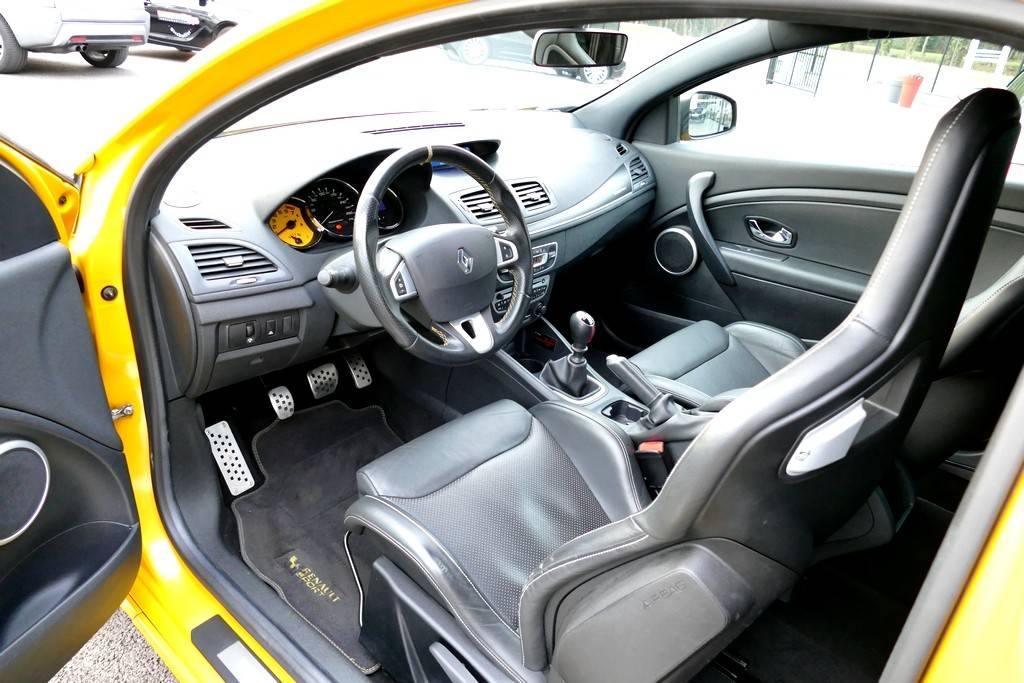 Renault Megane 3 RS Trophy 265cv 17