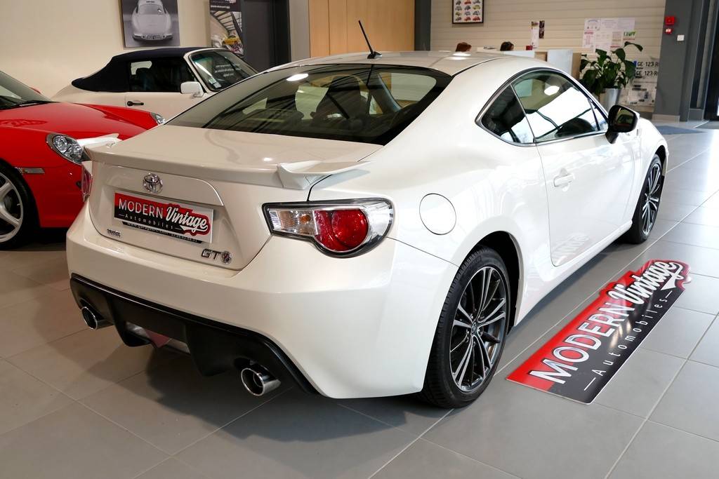 Toyota GT 86 2.0 D-4S 200cv 12