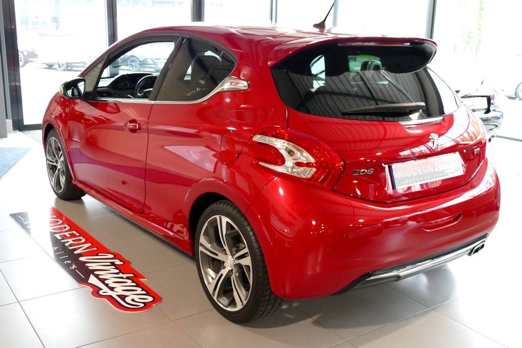 Peugeot 208 GTI 1.6 THP 200cv 8