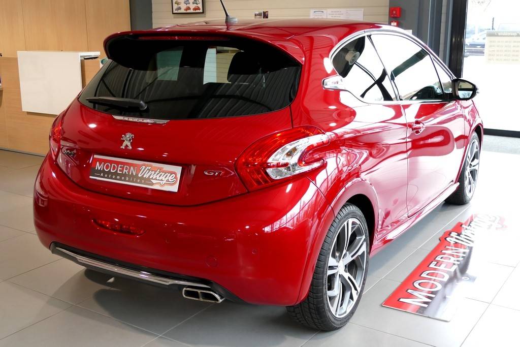 Peugeot 208 GTI 1.6 THP 200cv 9