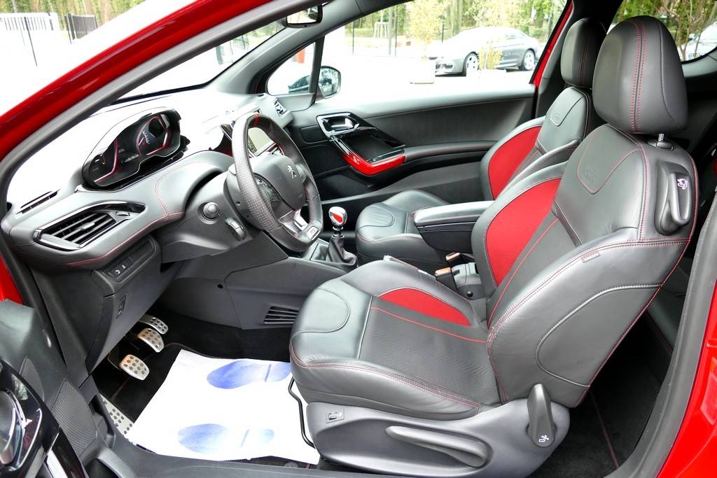 Peugeot 208 GTI 1.6 THP 200cv 15