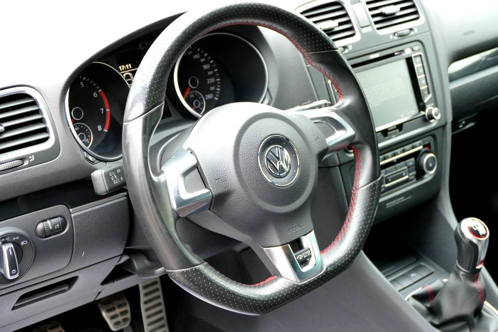 Volkswagen Golf VI 2.0 GTI 211cv 6