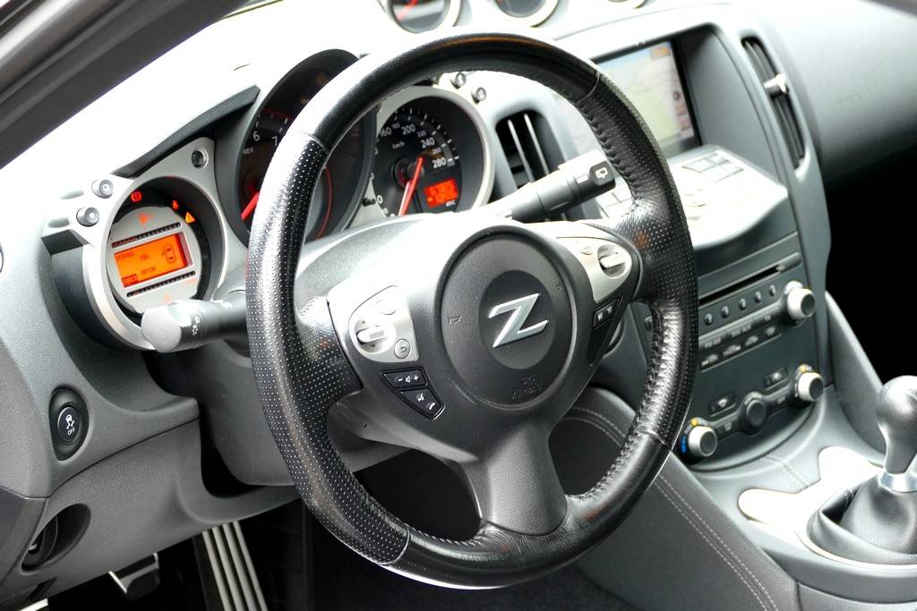 Nissan 370Z Coupe 3.7 V6 328 GT-Edition 7