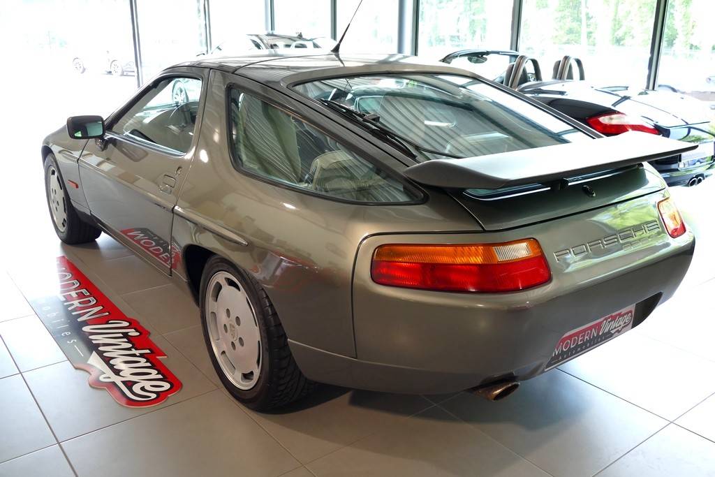 Porsche 928 S4 5.0 V8 320 BOITE MANUELLE 14