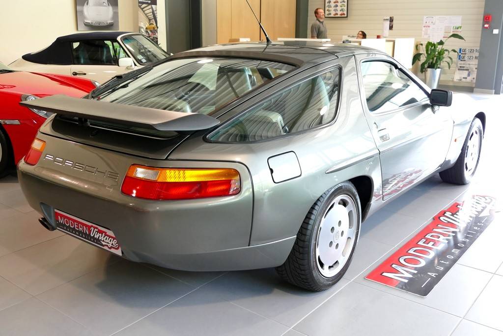 Porsche 928 S4 5.0 V8 320 BOITE MANUELLE 18