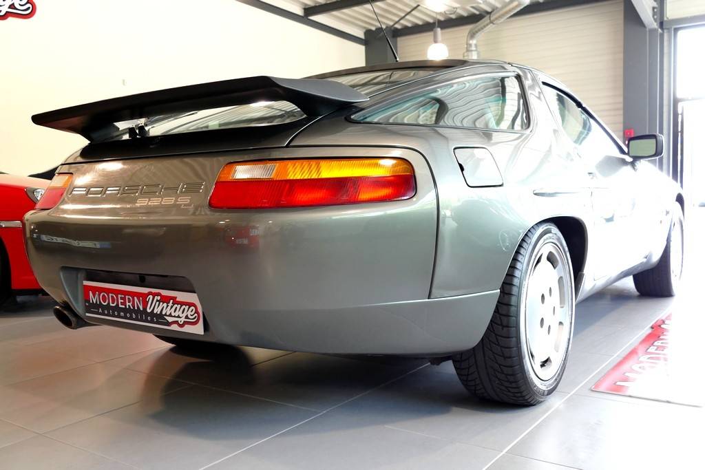 Porsche 928 S4 5.0 V8 320 BOITE MANUELLE 23