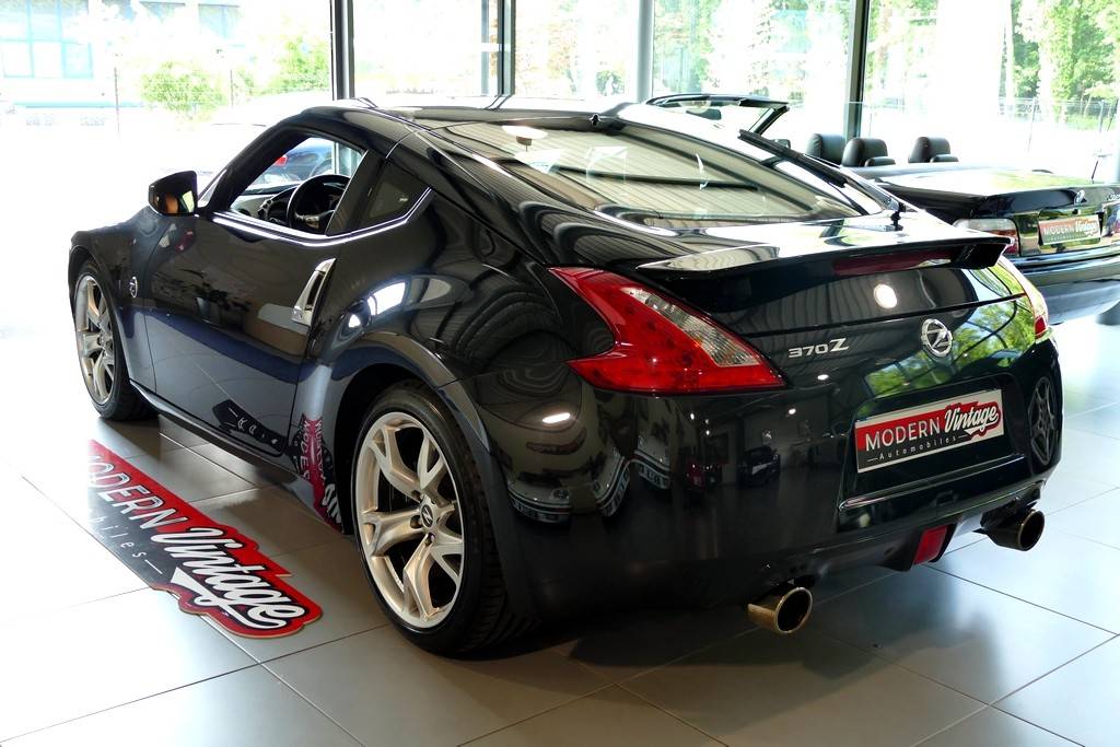 Nissan 370Z Coupe 3.7 V6 328 BVA 7 12