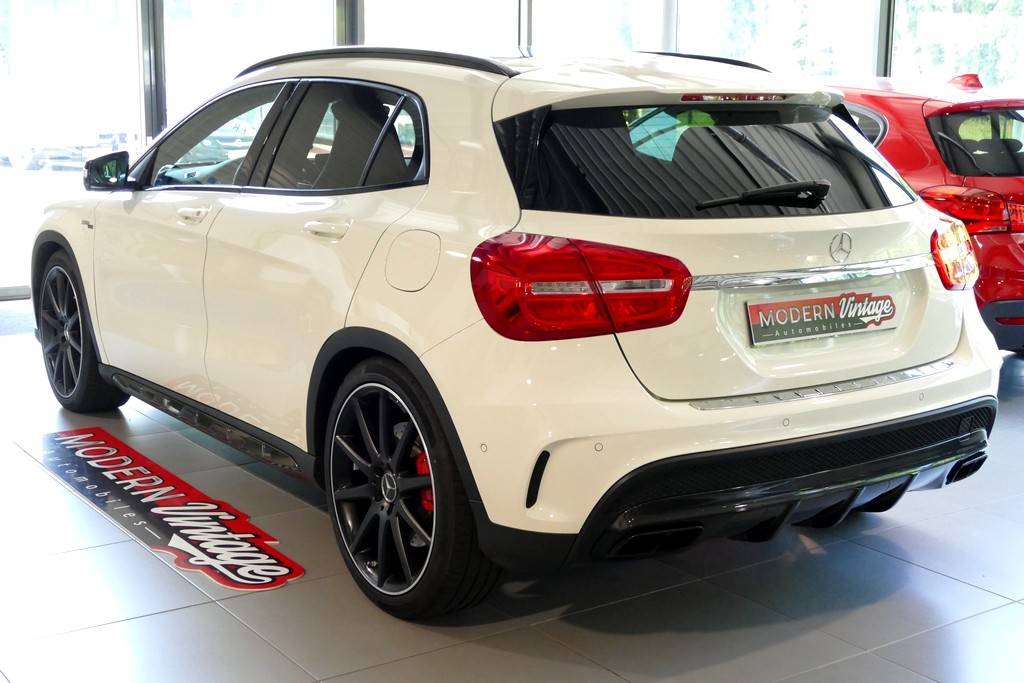 Mercedes-Benz GLA 45 AMG 4Matic Speedshift 14