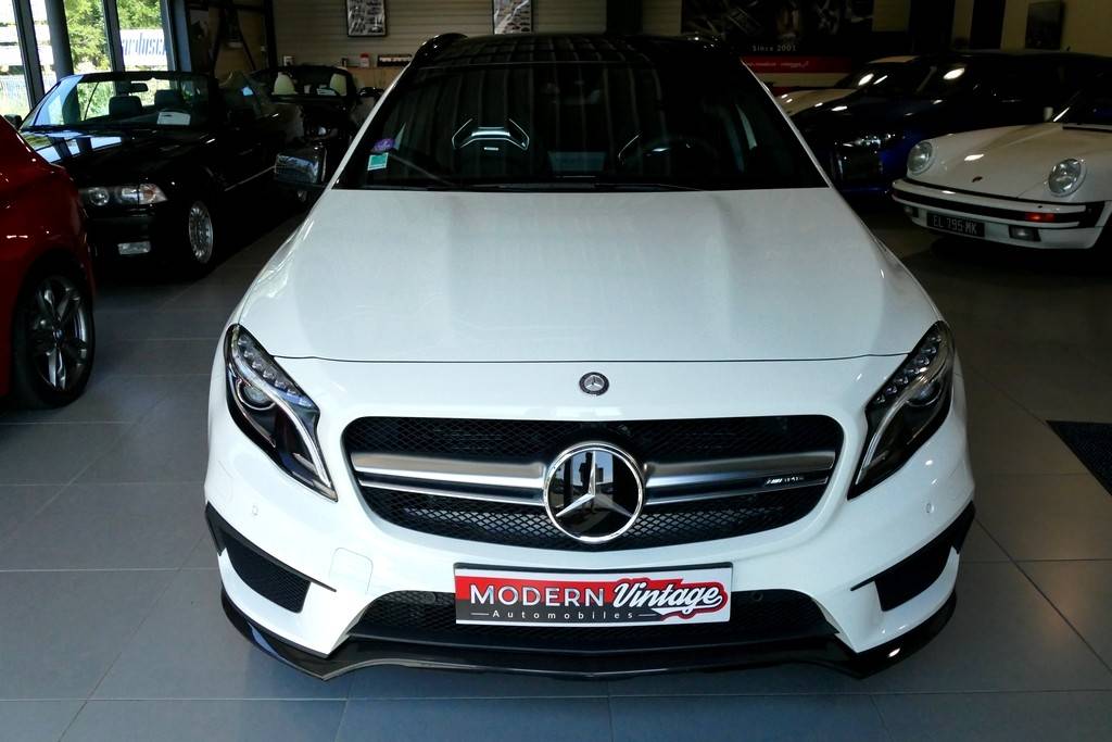 Mercedes-Benz GLA 45 AMG 4Matic Speedshift 26