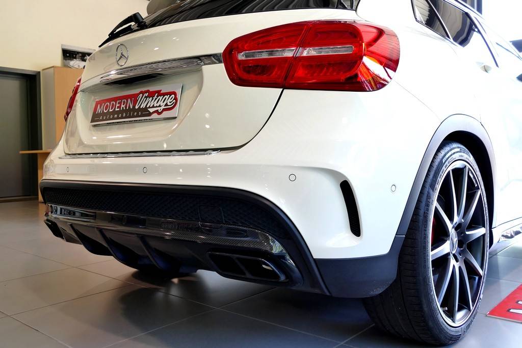 Mercedes-Benz GLA 45 AMG 4Matic Speedshift 28