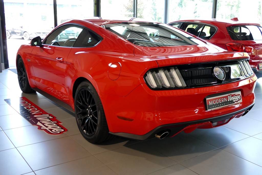 Ford Mustang 5.0 V8 421cv GT Fastback 14