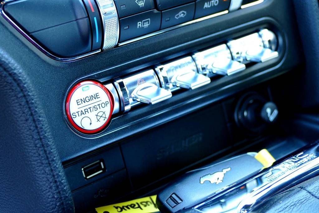 Ford Mustang 5.0 V8 421cv GT Fastback 16