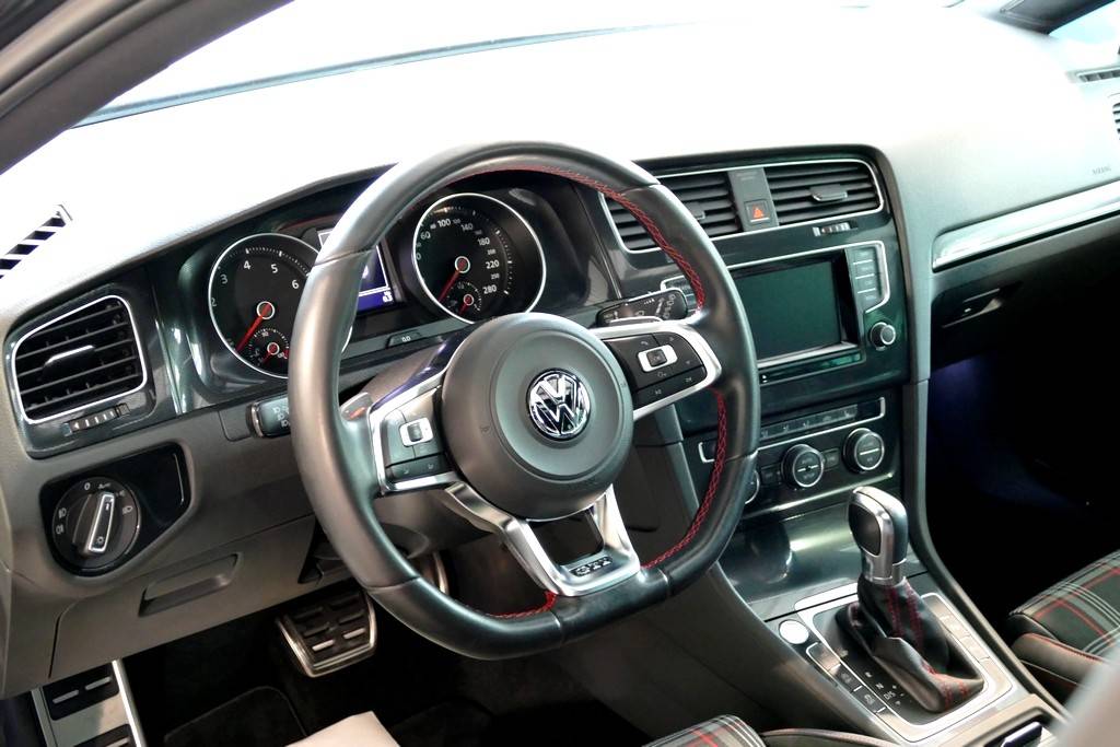 Volkswagen Golf VII GTI Performance 230 DSG 6