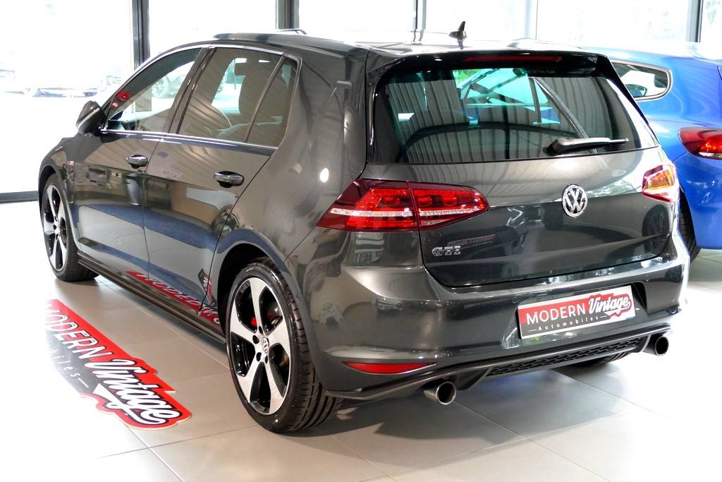 Volkswagen Golf VII GTI Performance 230 DSG 13