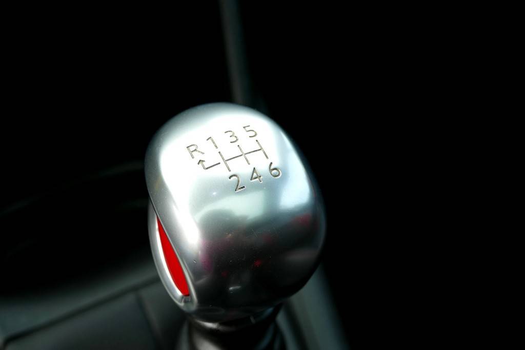 Peugeot 208 GTI 1.6 THP 200 10