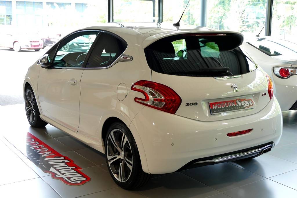 Peugeot 208 GTI 1.6 THP 200 14