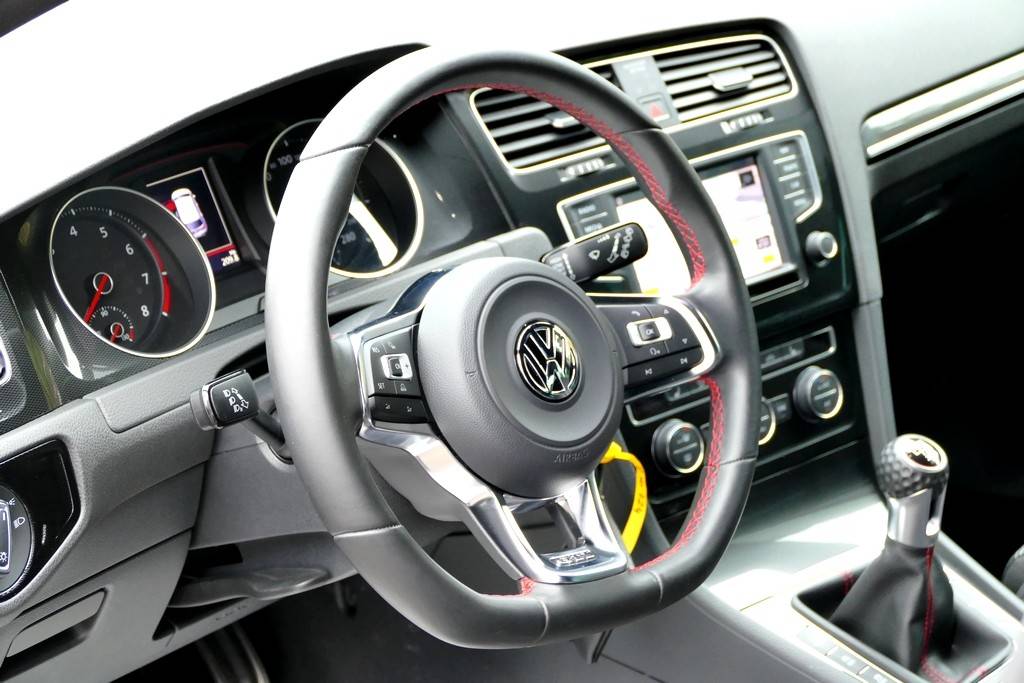 Volkswagen Golf VII GTI Performance 230 7