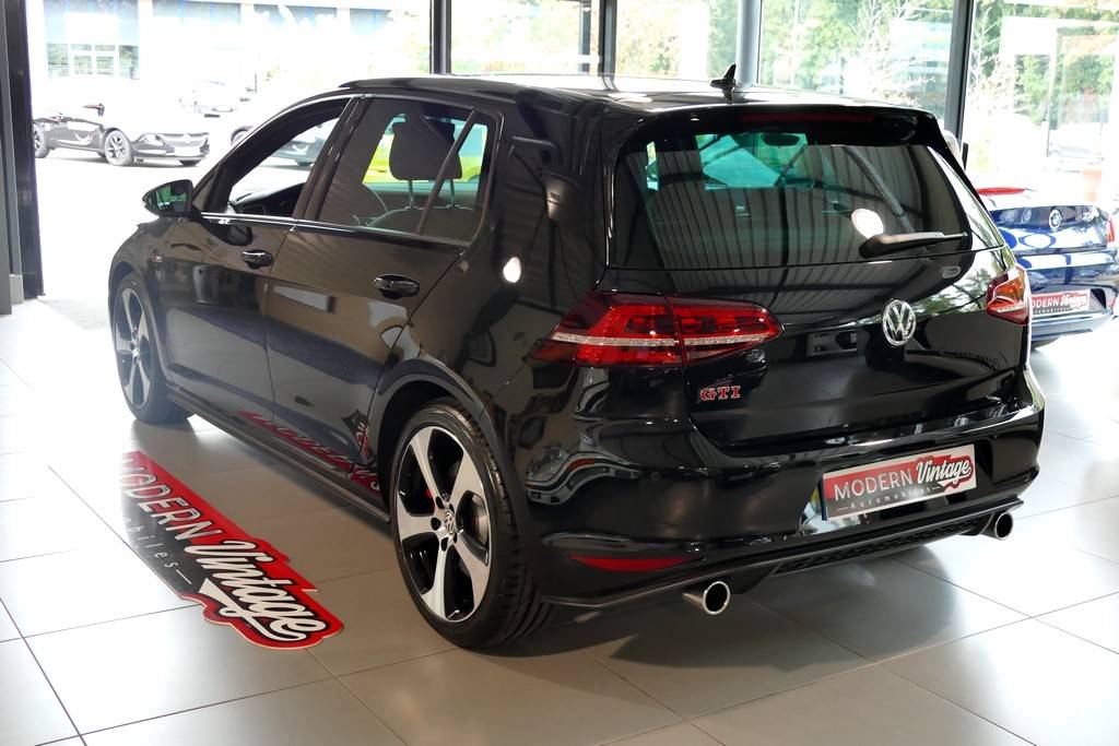 Volkswagen Golf VII GTI Performance 230 14