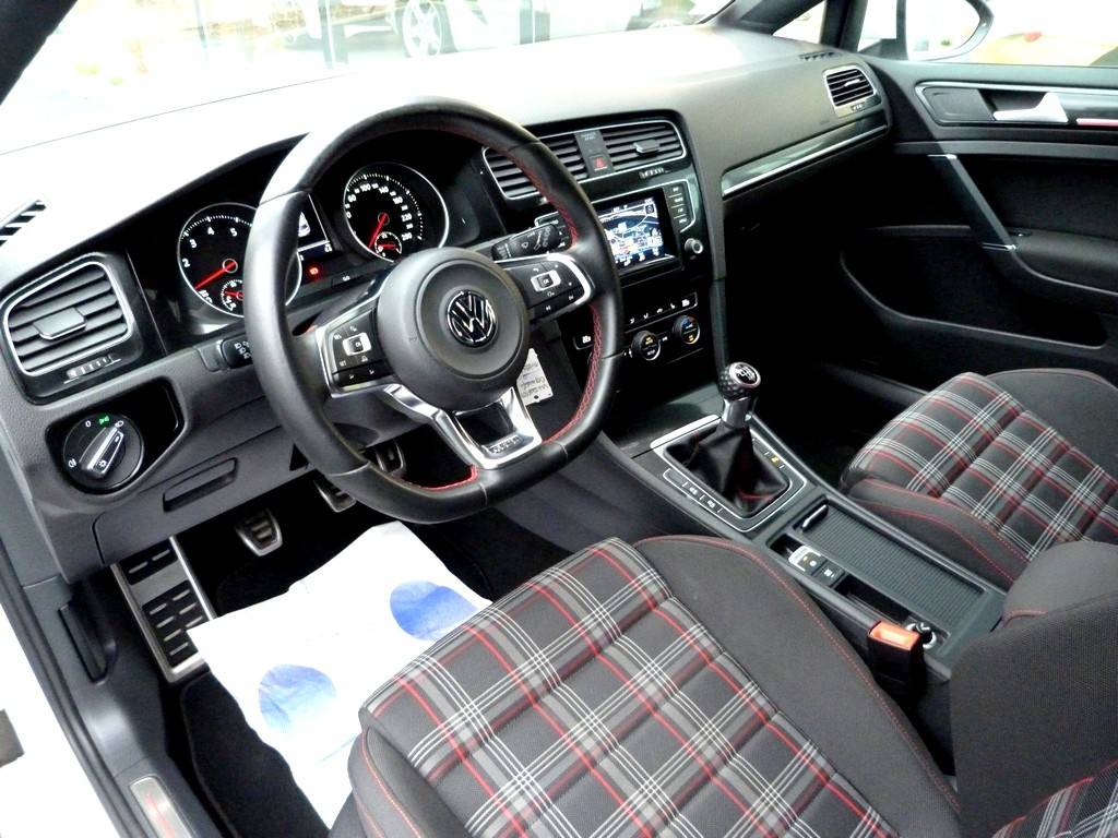 VOLKSWAGEN GOLF VII GTI PERFORMANCE 230 19