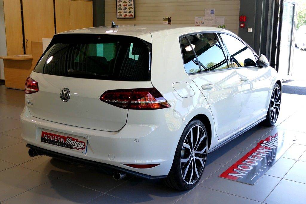 Volkswagen Golf VII GTI Performance 230 DSG 13