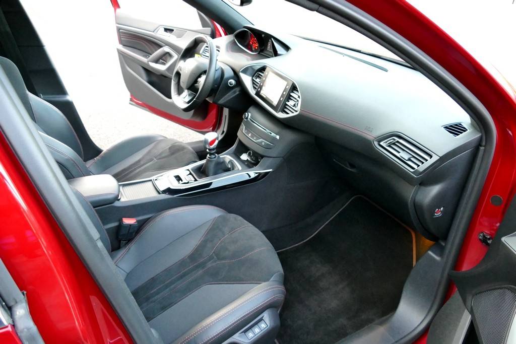 Peugeot 308 GTi 1.6 THP 270 5