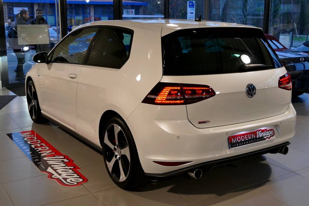 Volkswagen Golf VII GTI Performance 230cv 11