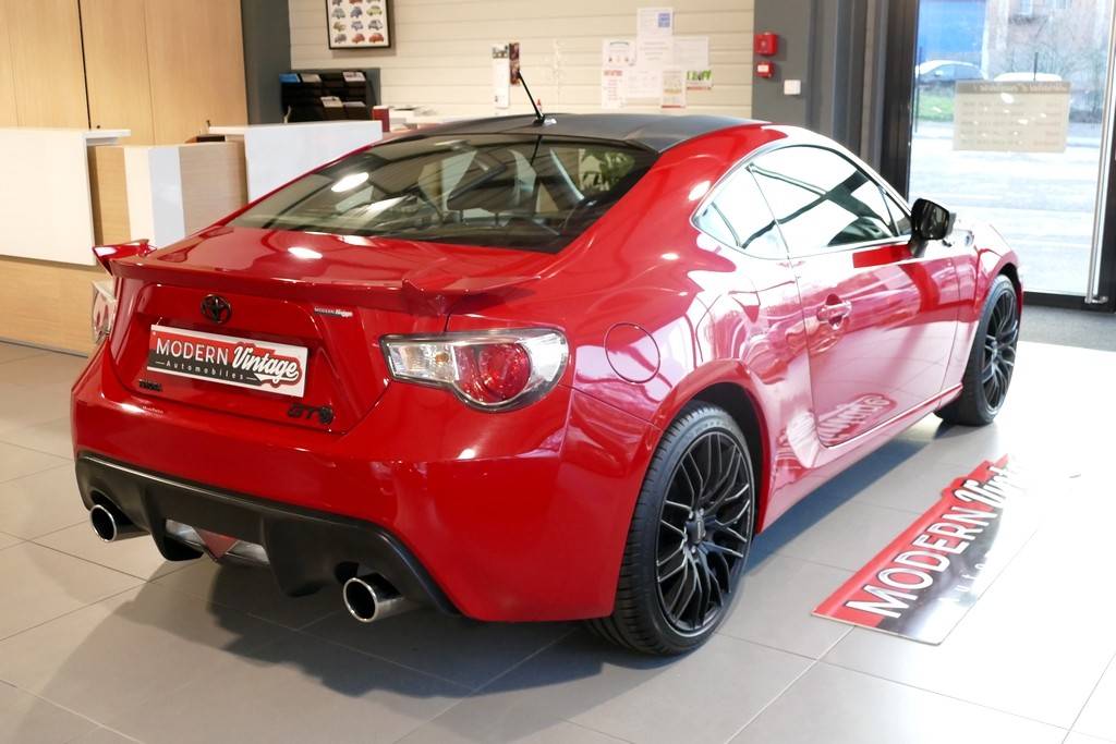 Toyota GT 86 2.0 D-4S 18