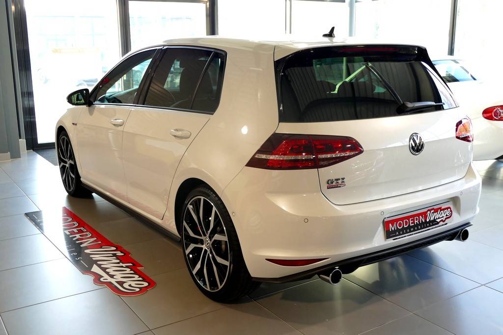 Volkswagen Golf VII GTI Performance 230cv DSG 14