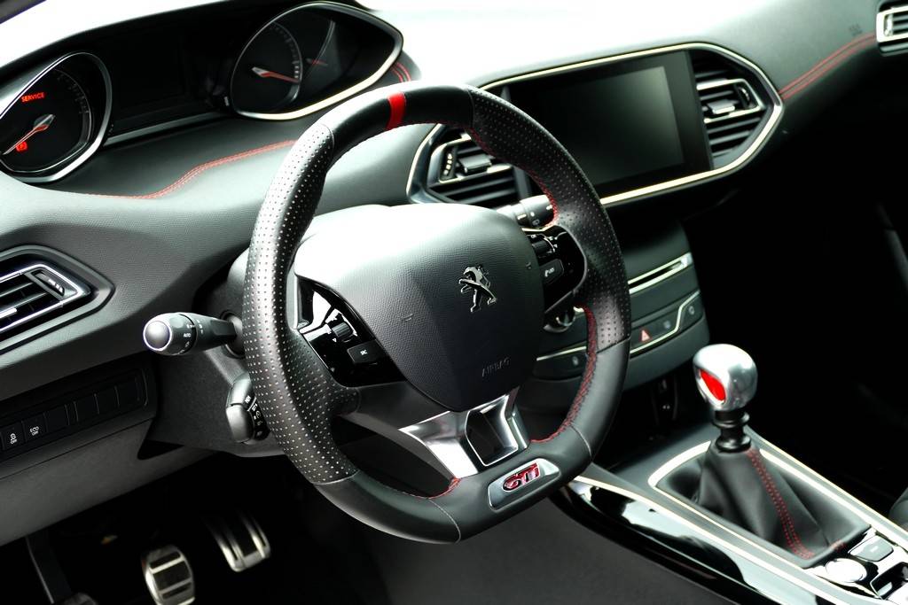 Peugeot 308 GTI 1.6 THP 270cv 13