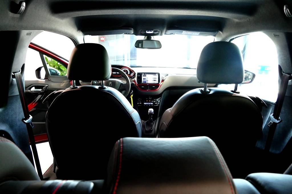 Peugeot 208 GTI 1.6 THP 200 4