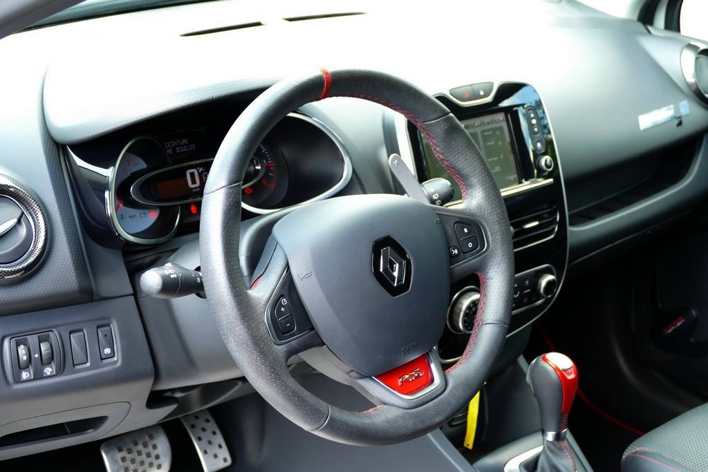 Renault Clio 4 RS Trophy EDC 220 N°512 8