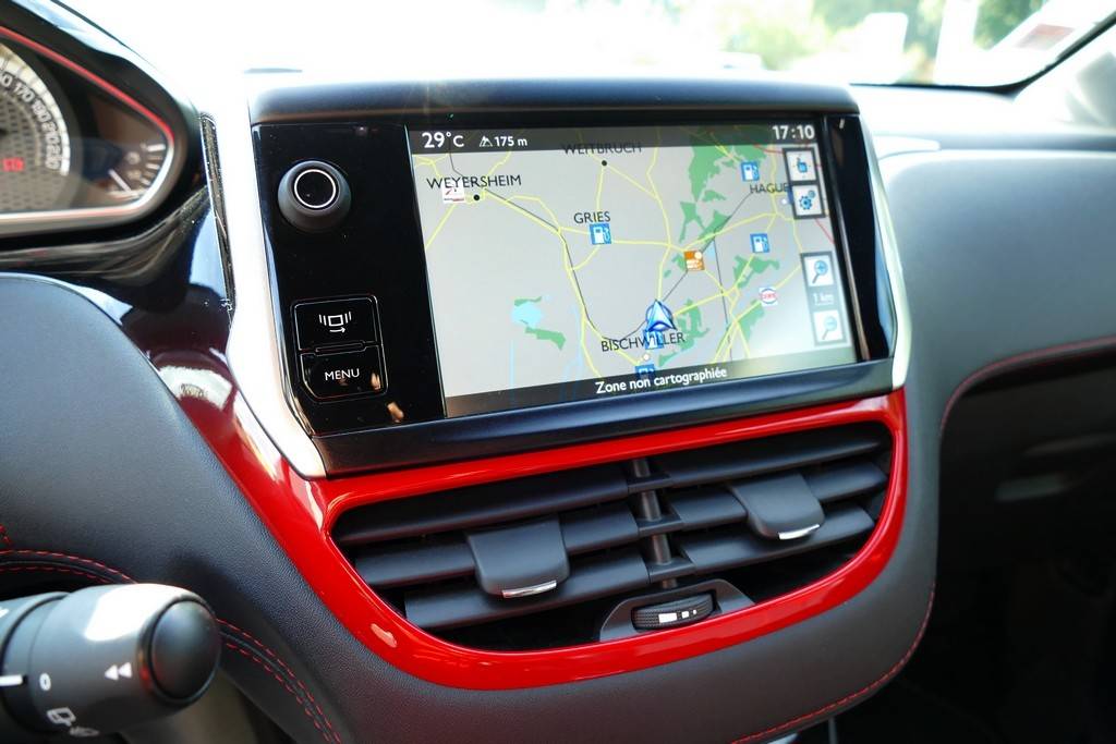 Peugeot 208 GTI 1.6 THP 200cv 12