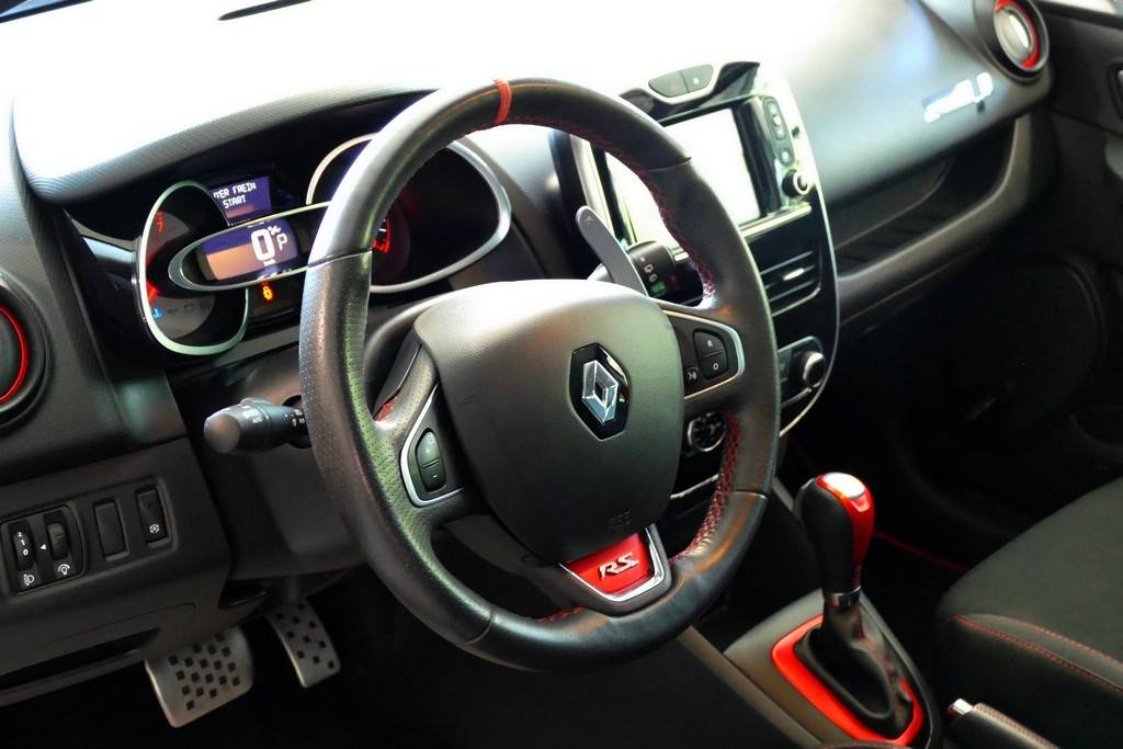 Renault Clio RS Trophy EDC 220cv 11