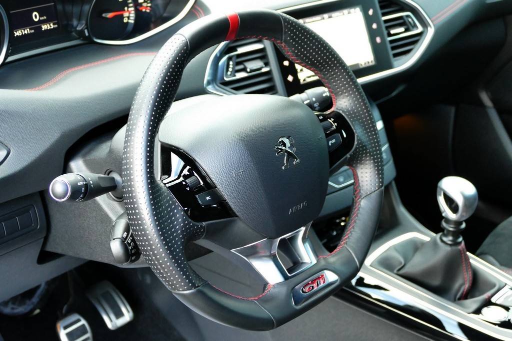 Peugeot 308 GTi 1.6 THP 270cv 6