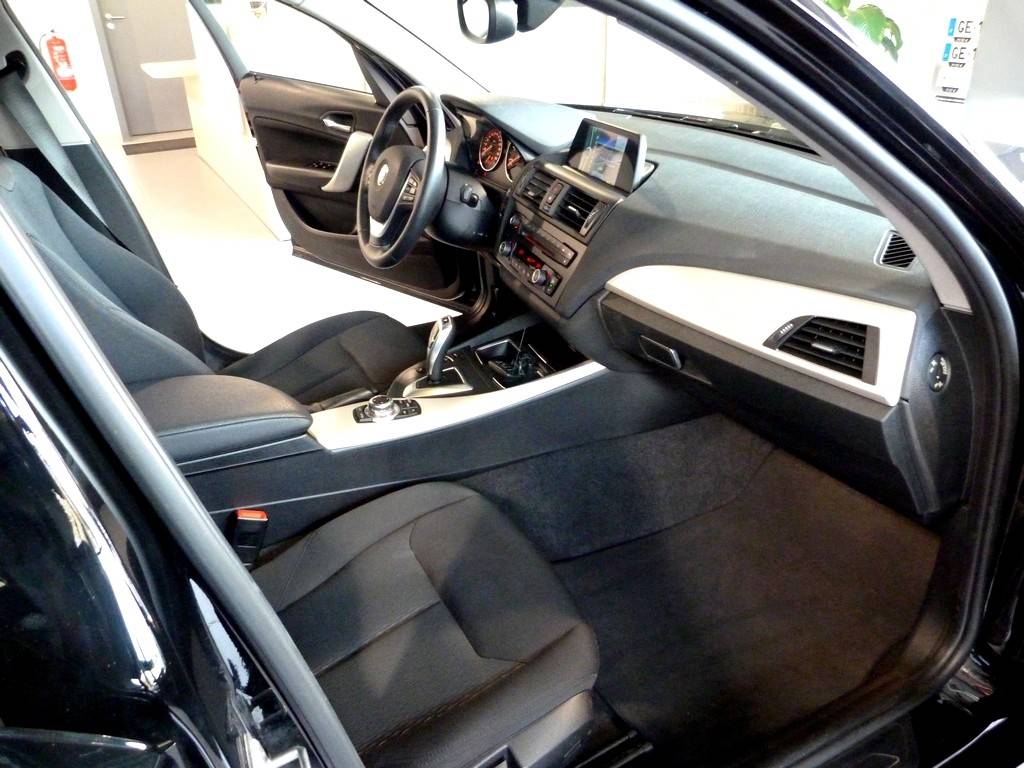 BMW 118dA 5 portes 143cv Xen/GPS 6