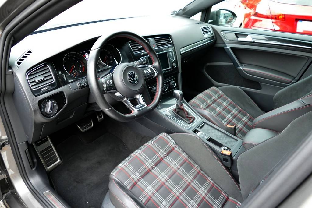 Volkswagen Golf VII GTI Performance 230 DSG 19