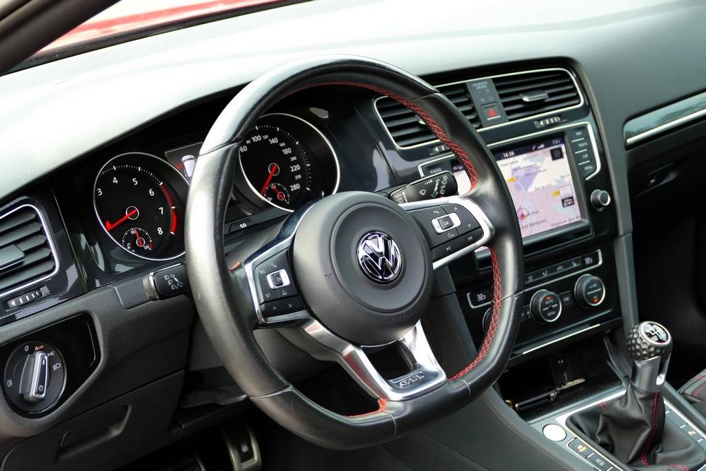 Volkswagen Golf VII GTI Performance 2.0 TSI 230 6