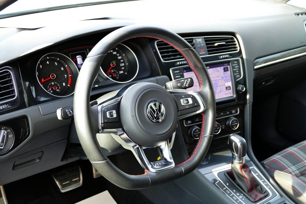 Volkswagen Golf VII GTI 230 DSG Performance 8