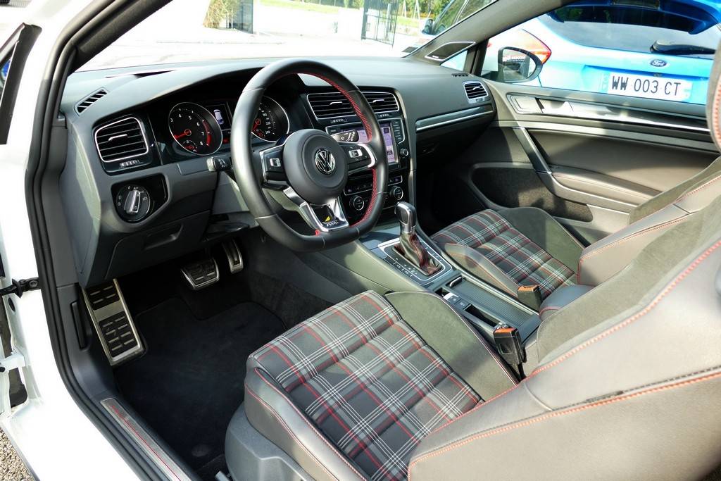 Volkswagen Golf VII GTI 230 DSG Performance 17