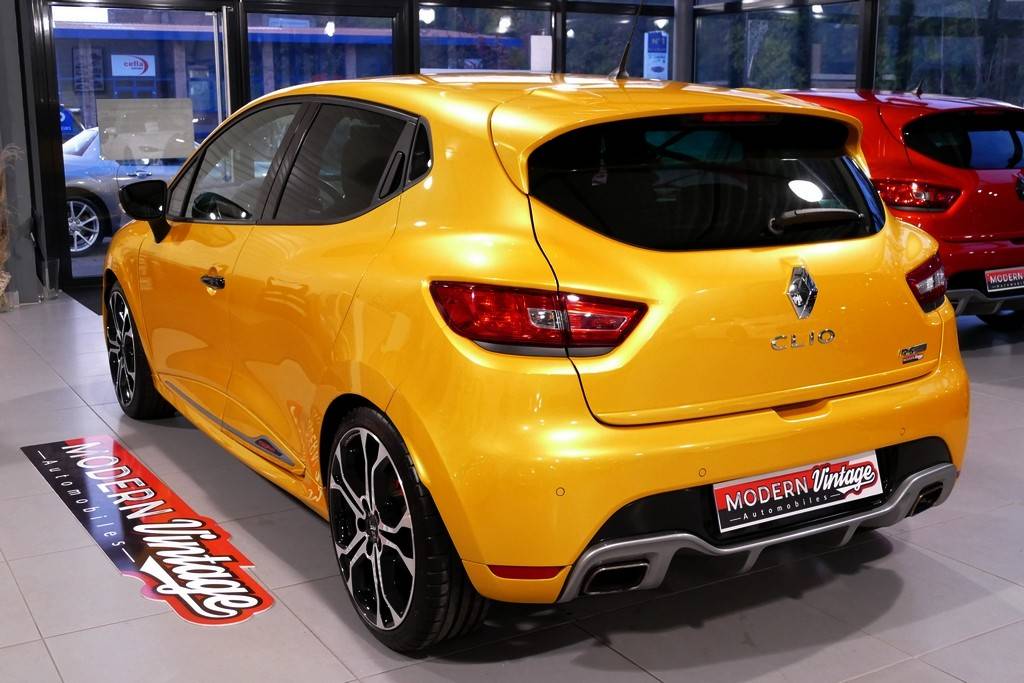 Renault Clio IV RS Trophy EDC 220 13