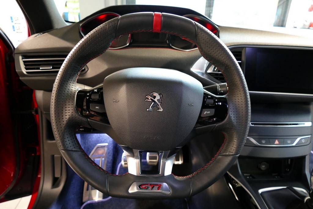 Peugeot 308 GTI 1.6 THP 270cv 9