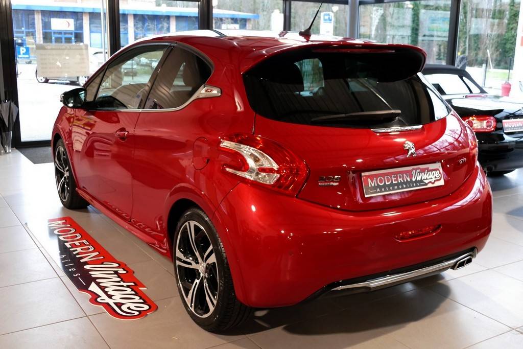 Peugeot 208 GTI 1.6 THP 200cv 14