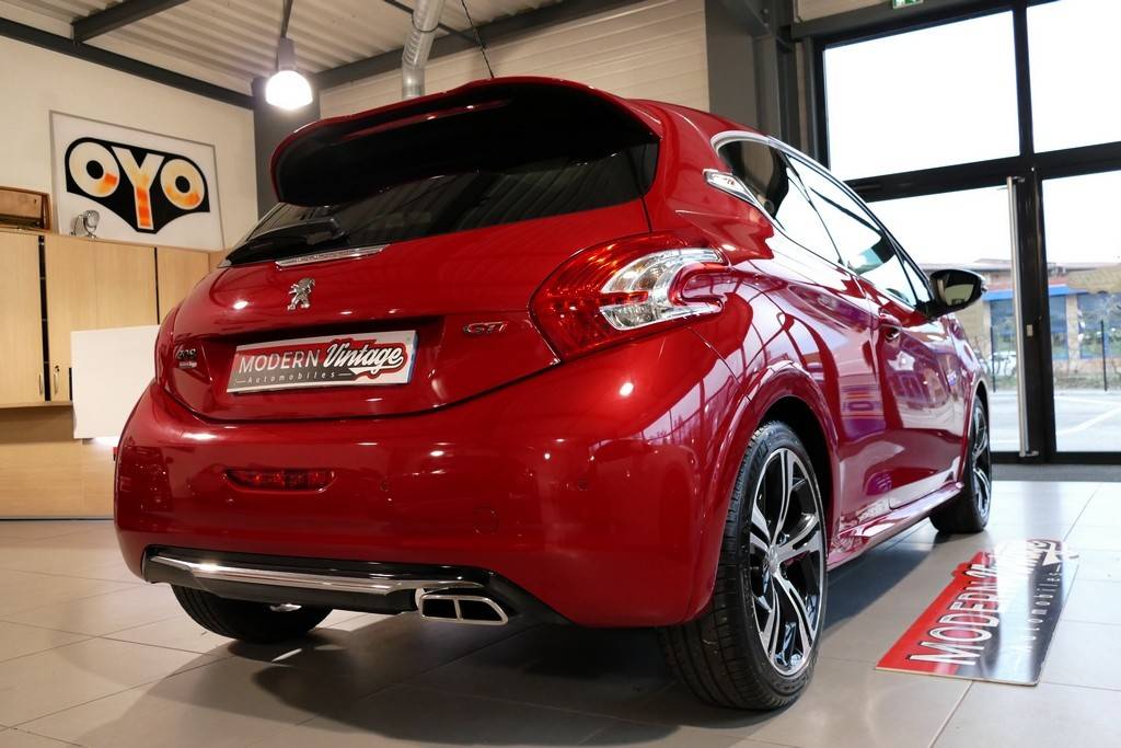 Peugeot 208 GTI 1.6 THP 200cv 22