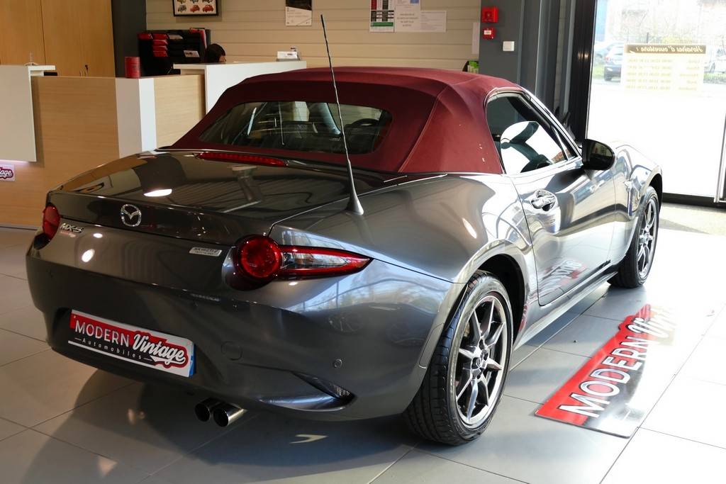 Mazda MX-5 Skyactiv-G 1.5 131cv Sakura 17