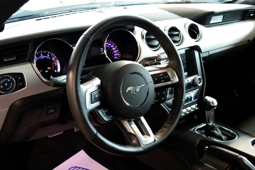 Ford Mustang GT Fastback 5.0 V8 421 BVA6 10