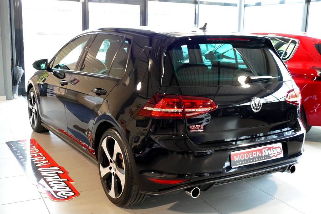 Volkswagen Golf VII GTI DSG Performance 230cv 13