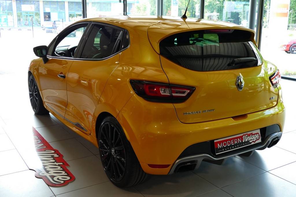 Renault Clio RS Trophy EDC 220cv 10